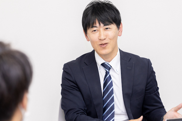 ②他社から「商標権」に基づいて損害賠償請求を受ける可能性があります。